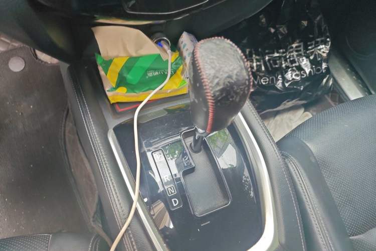 Used Nissan X-Trail 2014 2.5L CVT Luxury Edition 4WD Gear Lever