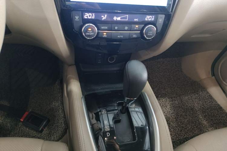 Used Nissan X-Trail 2014 2.0L CVT Smart Edition 2WD Gear Lever