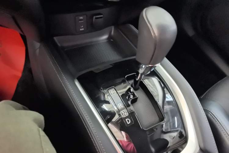 Used Nissan X-Trail 2014 2.5L CVT Leading Edition 4WD Gear Lever