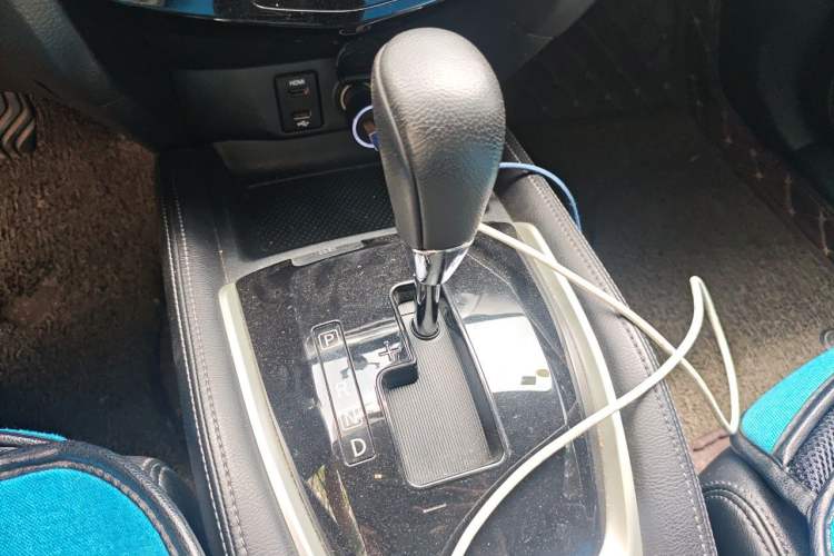 Used Nissan X-Trail 2014 2.0L CVT Comfort Edition 2WD Gear Lever