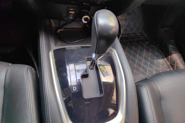 Used Nissan X-Trail 2014 2.0L CVT Comfort Edition 2WD Gear Lever