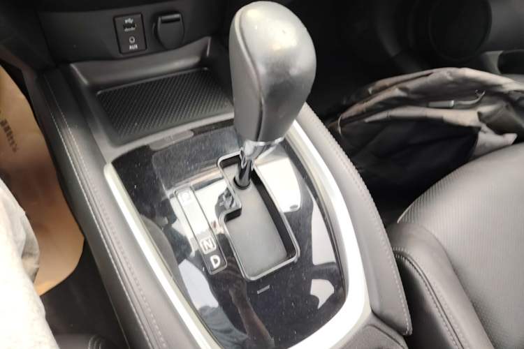 Used Nissan X-Trail 2014 2.0L CVT Comfort Edition 2WD Gear Lever