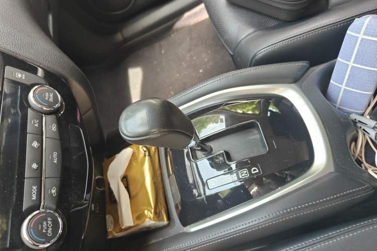Used Nissan X-Trail 2014 2.5L CVT Luxury Edition 4WD Gear Lever