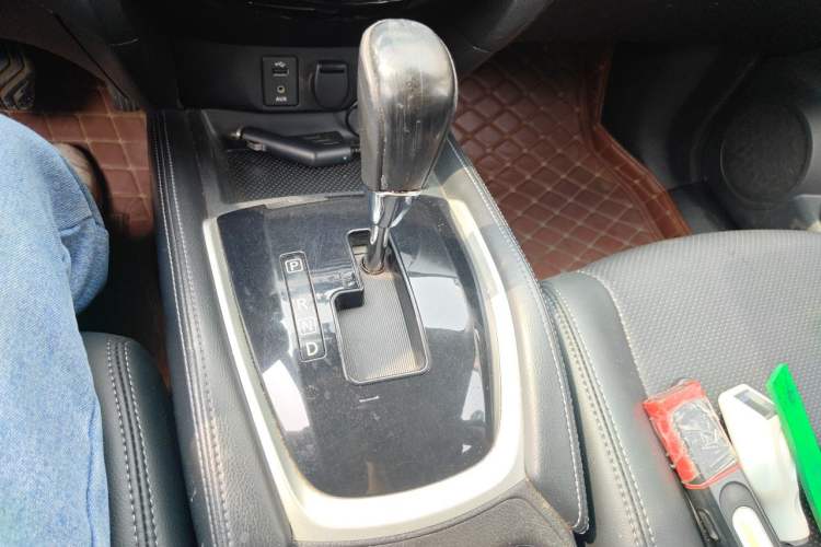 Used Nissan X-Trail 2014 2.0L CVT Smart Edition 2WD Gear Lever