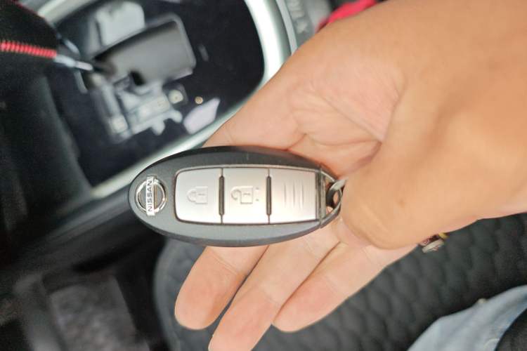 Used Nissan X-Trail 2014 2.5L CVT Leading Edition 4WD Interior 1