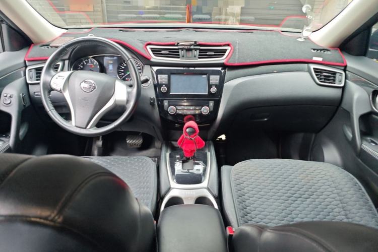Used Nissan X-Trail 2014 2.5L CVT Leading Edition 4WD Interior 2
