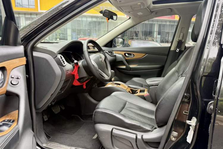 Used Nissan X-Trail 2014 2.0L CVT Comfort Edition 2WD Interior 2