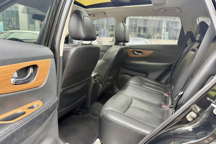 Used Nissan X-Trail 2014 2.0L CVT Comfort Edition 2WD Interior 3