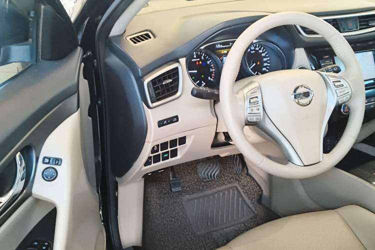 Used Nissan X-Trail 2014 2.0L CVT Comfort Edition 2WD Interior 3