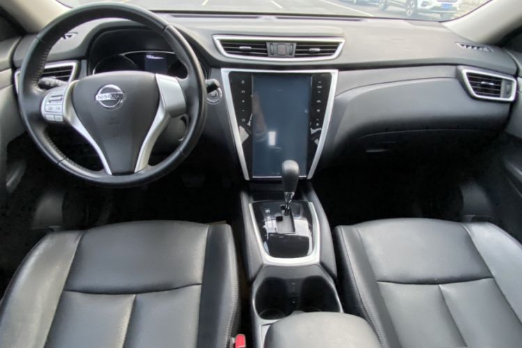 Used Nissan X-Trail 2014 2.0L CVT Comfort Edition 2WD Interior 4