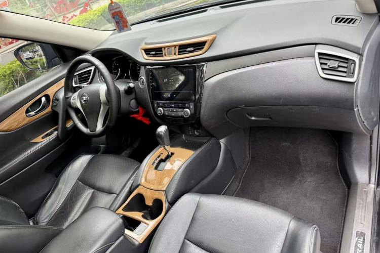 Used Nissan X-Trail 2014 2.0L CVT Comfort Edition 2WD Interior 5