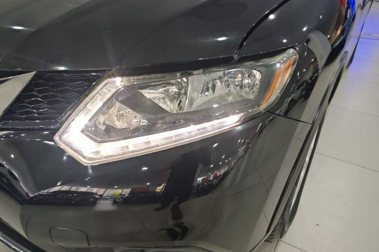 Used Nissan X-Trail 2014 2.5L CVT Leading Edition 4WD Left Front Headlight