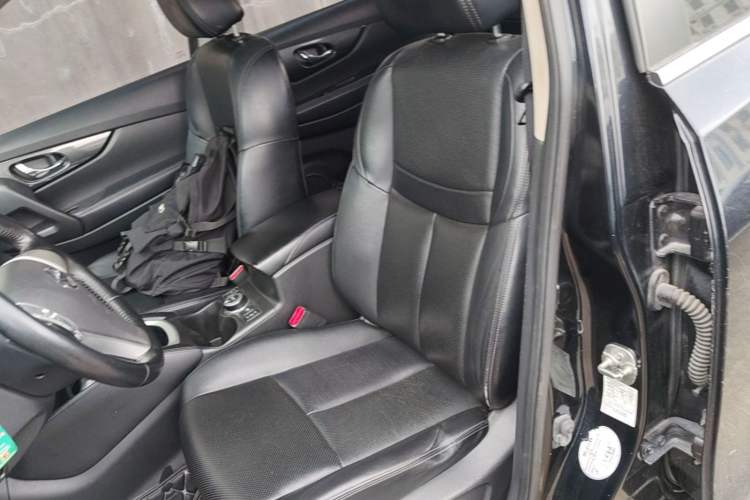 Used Nissan X-Trail 2014 2.5L CVT Luxury Edition 4WD Left Front Seat