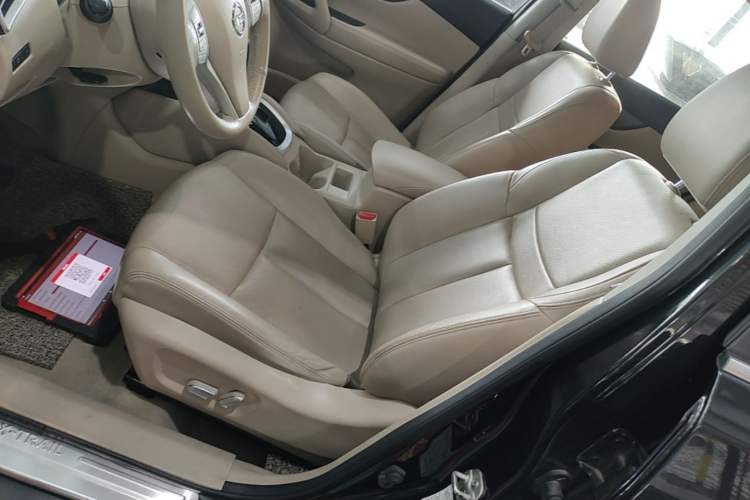 Used Nissan X-Trail 2014 2.0L CVT Smart Edition 2WD Left Front Seat