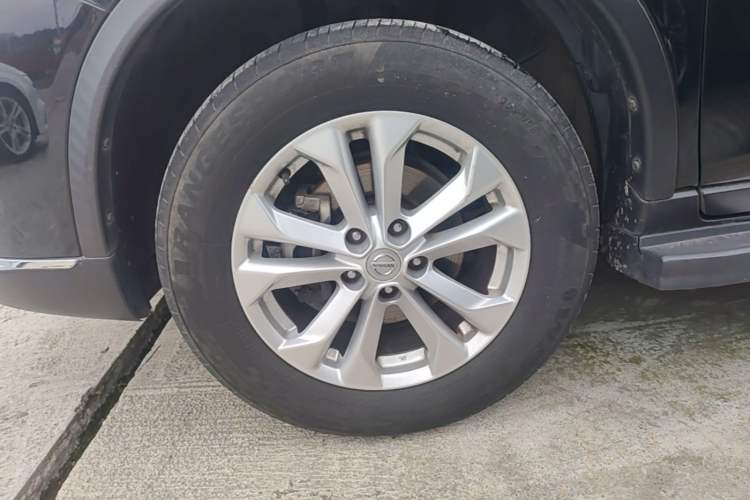 Used Nissan X-Trail 2014 2.0L CVT Comfort Edition 2WD Left Front Wheel Hub
