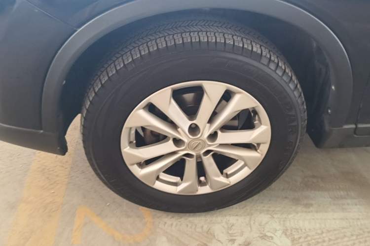Used Nissan X-Trail 2014 2.0L CVT Comfort Edition 2WD Left Front Wheel Hub