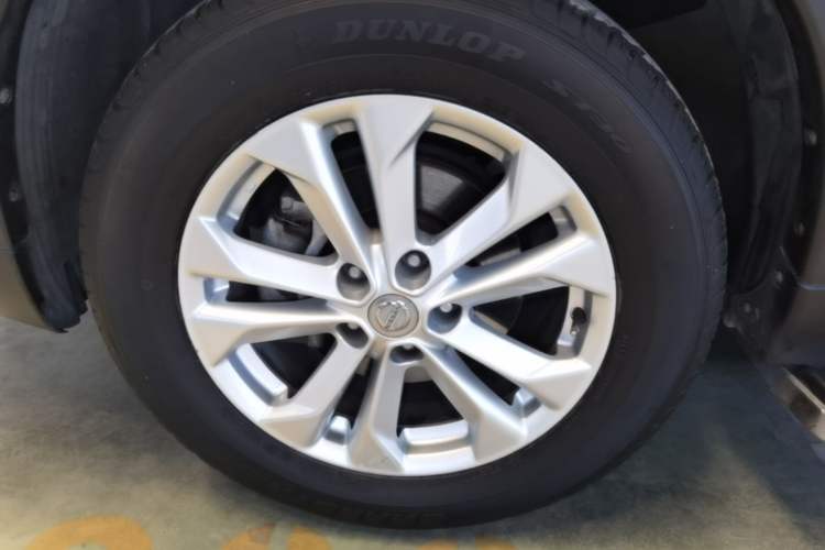 Used Nissan X-Trail 2014 2.0L CVT Comfort Edition 2WD Left Front Wheel Hub