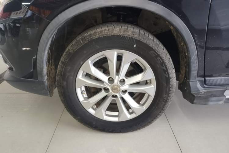 Used Nissan X-Trail 2014 2.0L CVT Comfort Edition 2WD Left Front Wheel Hub