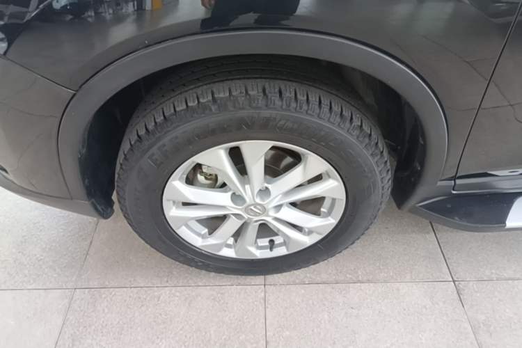 Used Nissan X-Trail 2014 2.0L CVT Comfort Edition 2WD Left Front Wheel Hub