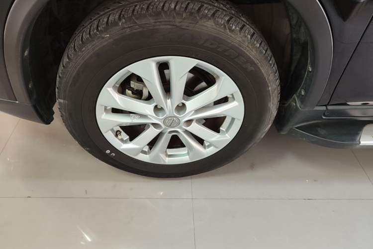 Used Nissan X-Trail 2014 2.0L CVT Comfort Edition 2WD Left Front Wheel Hub