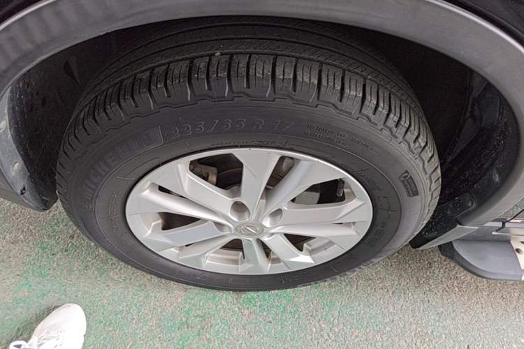 Used Nissan X-Trail 2014 2.0L CVT Comfort Edition 2WD Left Front Wheel Hub