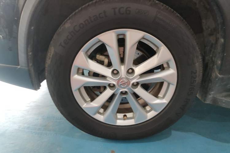 Used Nissan X-Trail 2014 2.0L CVT Smart Edition 2WD Left Front Wheel Hub