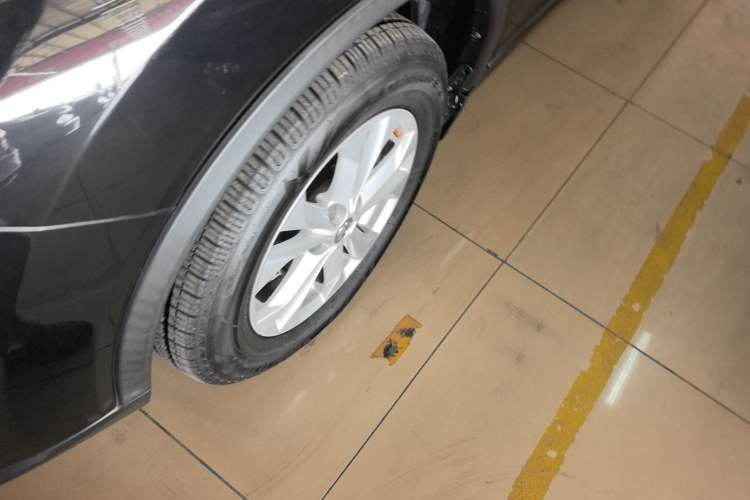Used Nissan X-Trail 2014 2.5L CVT Leading Edition 4WD Left Front Wheel Hub
