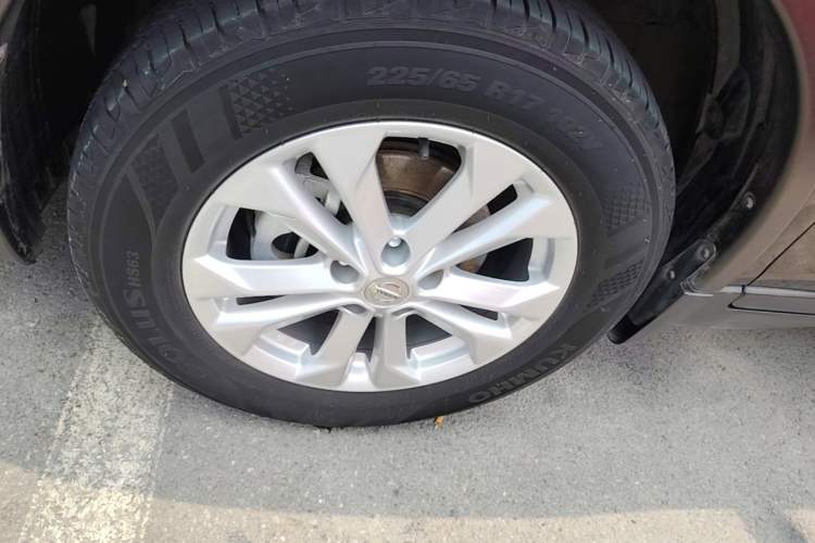 Used Nissan X-Trail 2014 2.0L CVT Comfort Edition 2WD Left Front Wheel Hub