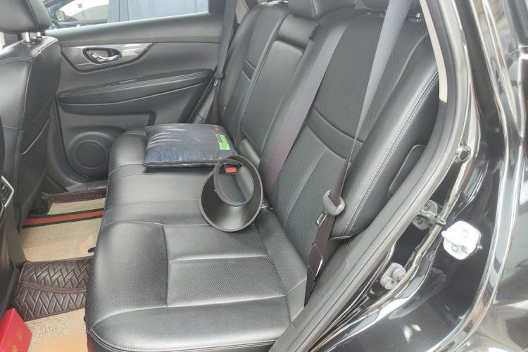 Used Nissan X-Trail 2014 2.5L CVT Luxury Edition 4WD Left Rear Seat