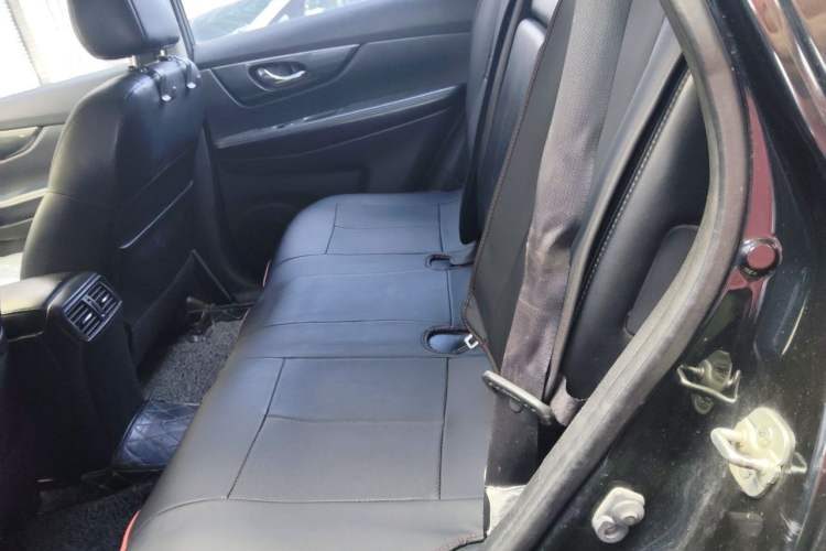 Used Nissan X-Trail 2014 2.5L CVT Leading Edition 4WD Left Rear Seat