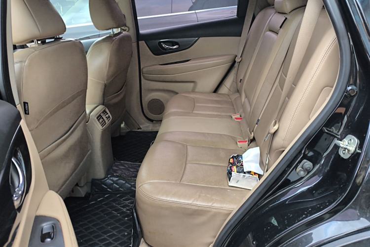Used Nissan X-Trail 2014 2.5L CVT Leading Edition 4WD Left Rear Seat