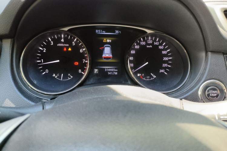Used Nissan X-Trail 2014 2.0L CVT Comfort Edition 2WD Odometer Close Up