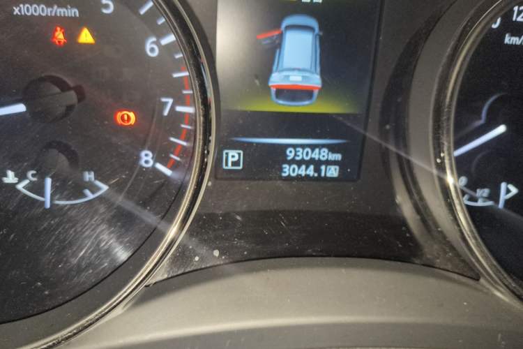 Used Nissan X-Trail 2014 2.5L CVT Leading Edition 4WD Odometer Close Up