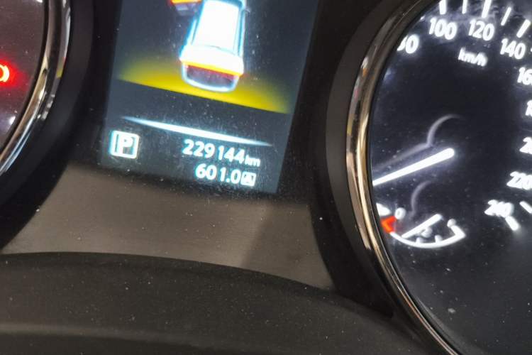 Used Nissan X-Trail 2014 2.0L CVT Comfort Edition 2WD Odometer Close Up