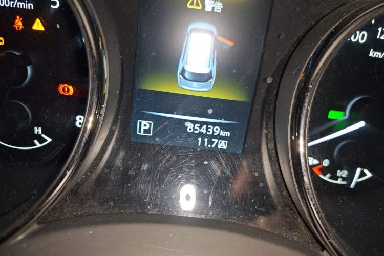 Used Nissan X-Trail 2014 2.0L CVT Comfort Edition 2WD Odometer Close Up
