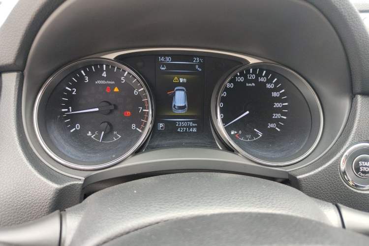 Used Nissan X-Trail 2014 2.5L CVT Luxury Edition 4WD Odometer Close Up