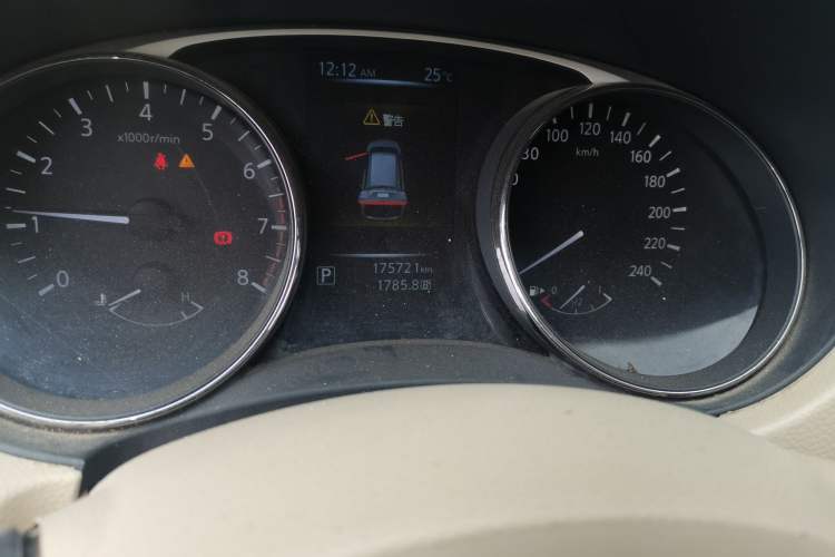 Used Nissan X-Trail 2014 2.0L CVT Comfort Edition 2WD Odometer Close Up