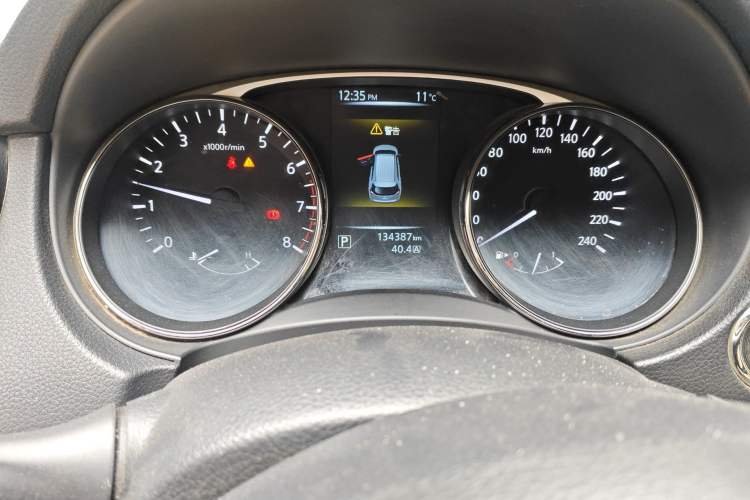 Used Nissan X-Trail 2014 2.0L CVT Comfort Edition 2WD Odometer Close Up