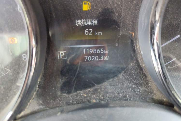 Used Nissan X-Trail 2014 2.5L CVT Luxury Edition 4WD Odometer Close Up