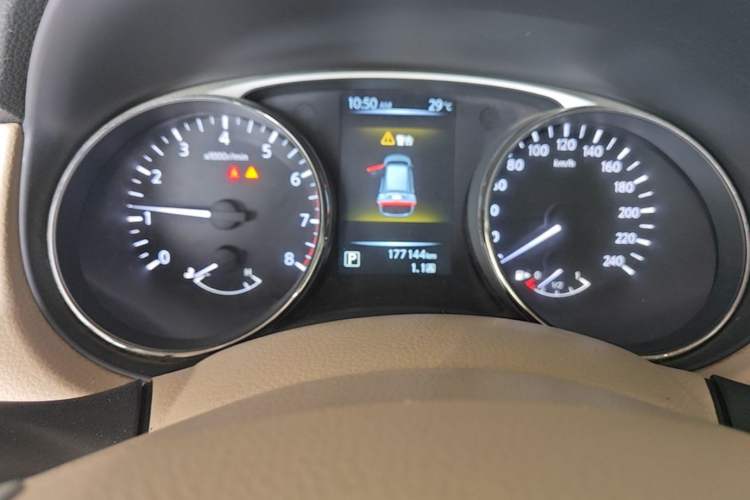 Used Nissan X-Trail 2014 2.0L CVT Comfort Edition 2WD Odometer Close Up