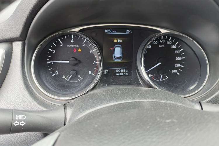 Used Nissan X-Trail 2014 2.0L CVT Comfort Edition 2WD Odometer Close Up