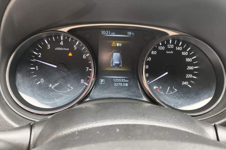 Used Nissan X-Trail 2014 2.0L CVT Comfort Edition 2WD Odometer Close Up