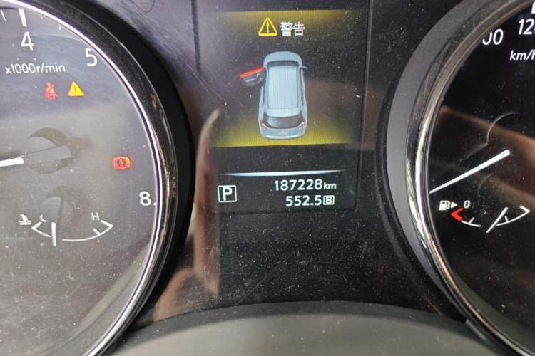 Used Nissan X-Trail 2014 2.0L CVT Comfort Edition 2WD Odometer Close Up