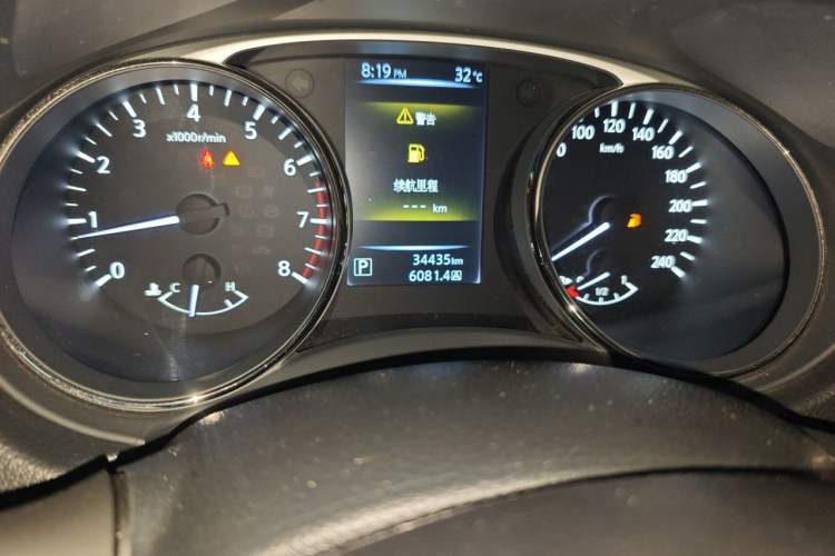 Used Nissan X-Trail 2014 2.0L CVT Comfort Edition 2WD Odometer Close Up