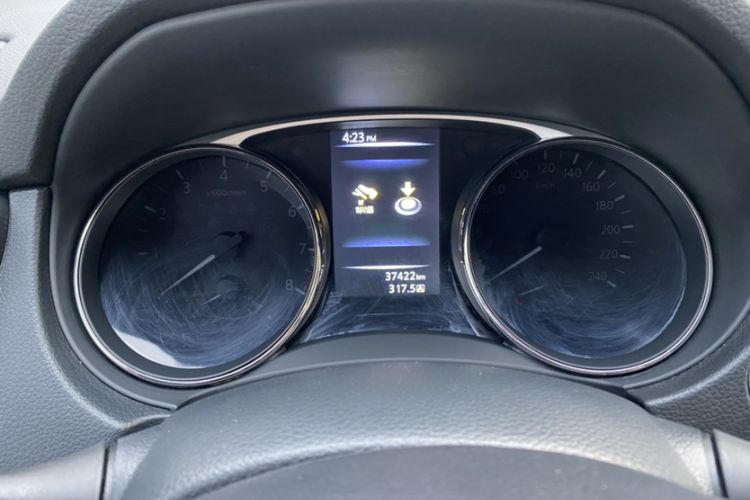 Used Nissan X-Trail 2014 2.0L CVT Comfort Edition 2WD Odometer Close Up