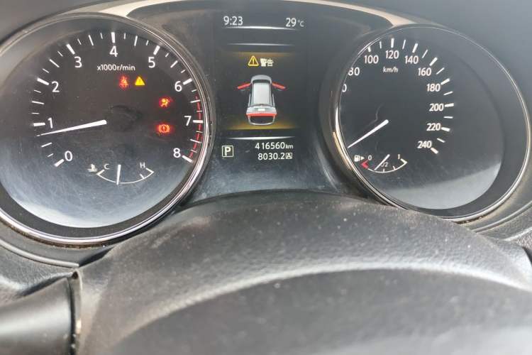 Used Nissan X-Trail 2014 2.5L CVT Luxury Edition 4WD Odometer Close Up
