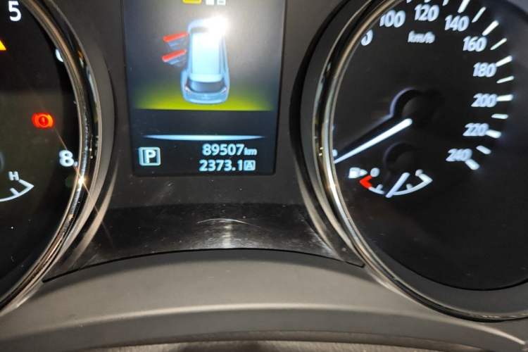 Used Nissan X-Trail 2014 2.0L CVT Comfort Edition 2WD Odometer Close Up