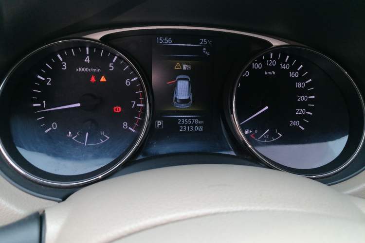 Used Nissan X-Trail 2014 2.5L CVT Luxury Edition 4WD Odometer Close Up