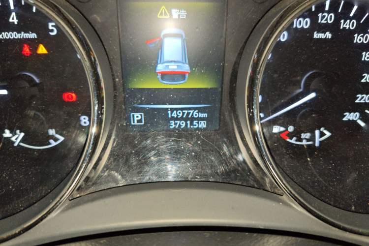 Used Nissan X-Trail 2014 2.0L CVT Comfort Edition 2WD Odometer Close Up