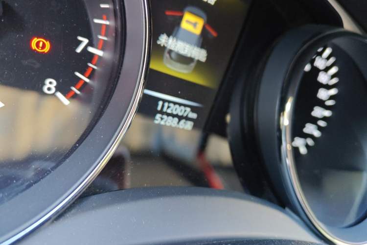 Used Nissan X-Trail 2014 2.0L CVT Smart Edition 2WD Odometer Close Up